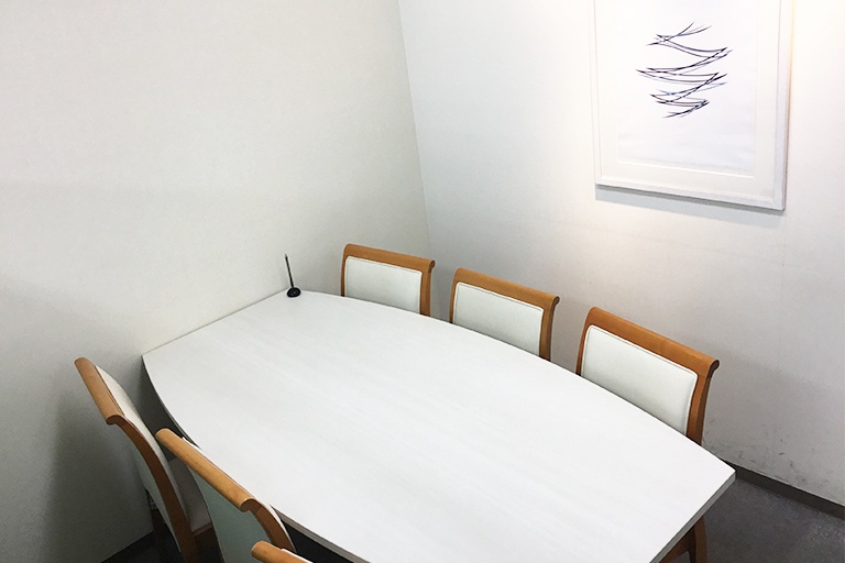 充実の学習環境:面談室。成績や進路について年に数回実施する面談にてご相談・ご提案させていただきます。